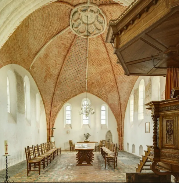 File:Donatuskerk interieur, Leermens, Groningen.png