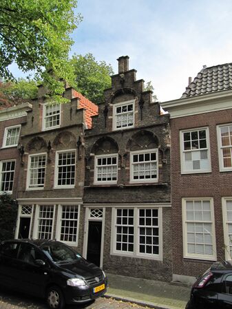 Twee Dordtse gevels in de Museumstraat